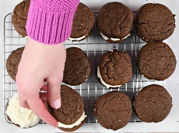 Chocolate Peppermint Whoopie Pies - Step 5